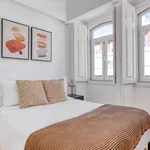 Rent 3 bedroom apartment of 110 m² in lisbon