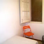 Rent 4 bedroom apartment in Barcelona