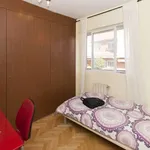 Rent a room of 190 m² in madrid