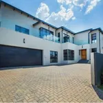 Rent 5 bedroom house of 460 m² in Tembisa