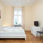 Miete 4 Schlafzimmer wohnung von 1722 m² in Berlin