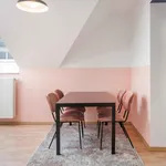 Miete 4 Schlafzimmer wohnung von 14 m² in Frankfurt