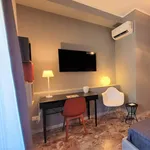 Rent 3 bedroom apartment of 25 m² in Roma