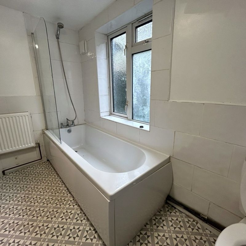 3 bedroom property to let in Eirw Road, PORTH - £800 pcm Britannia