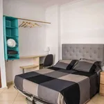 Rent a room of 120 m² in valencia