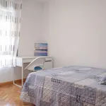 Rent a room of 240 m² in madrid