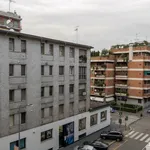 Rent 3 bedroom apartment in Milan