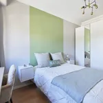 Rent a room of 120 m² in Lisbon