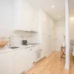 Rent 5 bedroom apartment of 68 m² in Porto