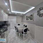 Affitto 3 camera appartamento di 151 m² in Naples