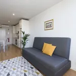 Rent 1 bedroom apartment of 45 m² in Porto