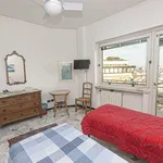 Rent 5 bedroom apartment of 67 m² in Genoa