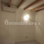Affitto 4 camera appartamento di 127 m² in Reggio nell'Emilia