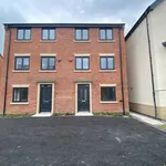 Rent 4 bedroom flat in East Midlands