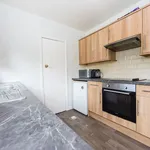 Rent 4 bedroom house in Leeds