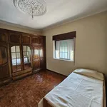 Rent a room of 250 m² in São João da Talha