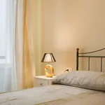 Rent 1 bedroom apartment of 50 m² in Florence