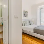 Rent 2 bedroom apartment of 100 m² in Lisbon