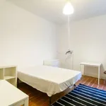 Rent a room of 220 m² in lisbon