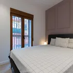 Rent 1 bedroom apartment of 65 m² in valencia