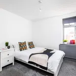 Rent 3 bedroom apartment in Leeds