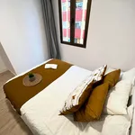 Rent a room of 100 m² in Valencia