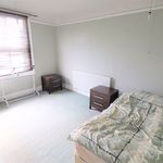 Rent 4 bedroom house in South East England