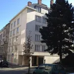 Entre l'Avenue Louise et les Etang d'Ixelles, dans un immeuble de standing, splendide appartement 2 chambres avec très grandes terrasse plein sud avec vue sur jardin, feu ouvert, 1sdb & 1sdd, cuisin