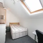 Rent 4 bedroom house in Leeds