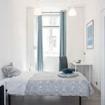 Rent a room of 120 m² in lisbon