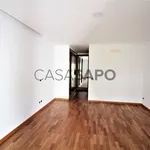 Rent 3 bedroom house of 351 m² in Leiria