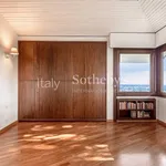 Rent 5 bedroom house of 440 m² in Campè