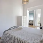 Rent a room of 100 m² in lisbon