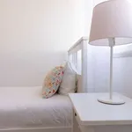 Rent 4 bedroom apartment of 130 m² in lisbon