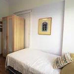 Rent a room of 200 m² in Lisbon