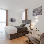 Rent 2 bedroom apartment of 885 m² in London