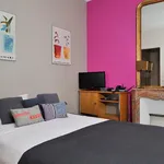 Appartement de 340 m² avec 1 chambre(s) en location à Paris