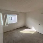 Rent 2 bedroom apartment in Clairemont