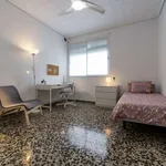 Rent a room of 87 m² in valencia