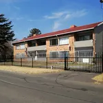 Rent 2 bedroom apartment in Roodepoort