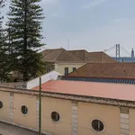 Rent 5 bedroom apartment of 114 m² in Lisboa