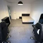 Rent 3 bedroom flat in North West England