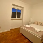 Rent 4 bedroom apartment in Lisbon