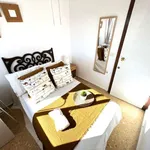 Rent a room of 100 m² in valencia