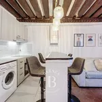 Rent 1 bedroom apartment of 28 m² in Paris