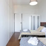 Rent 2 bedroom apartment of 100 m² in Porto