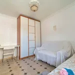 Rent a room of 100 m² in Sevilla