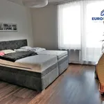 Pronajměte si 3 ložnic/e byt o rozloze 98 m² v Praha