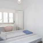 Rent a room of 90 m² in lisbon