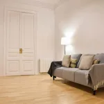 Rent a room of 350 m² in Barcelona